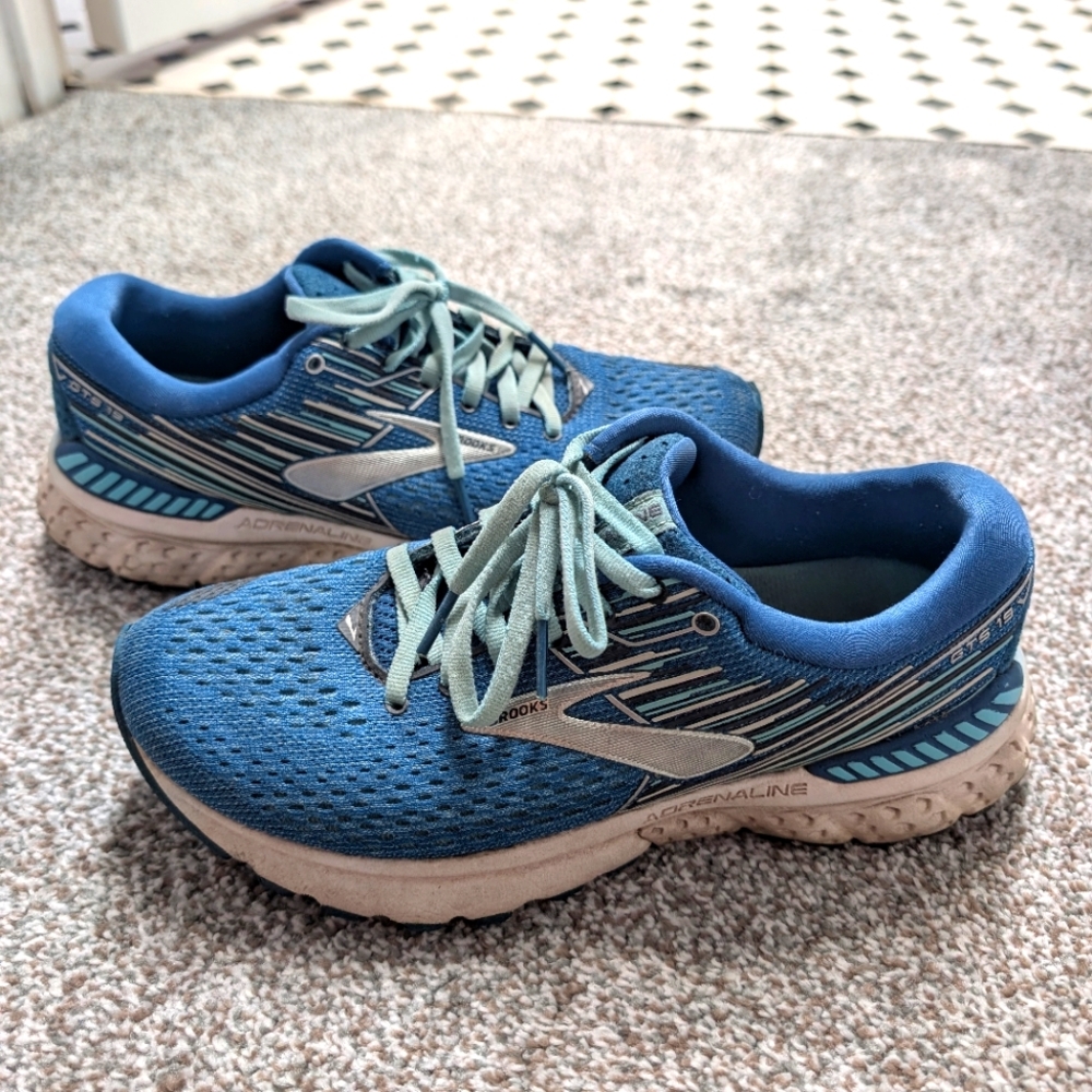 Women's Brooks Adrenaline GTS 19 Blue Sneakers size 7